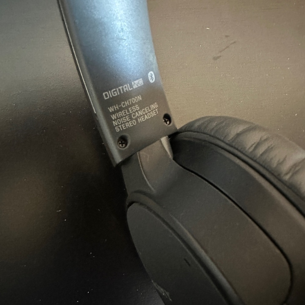 Sony Over-Ear Noise Cancelling Wireless Headphones - Picture 4 of 9